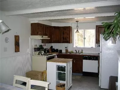 75 Old Oyster Rd, Cotuit, MA 02635 photo 4