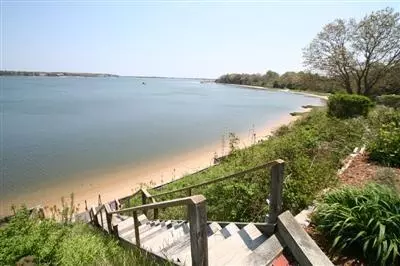 980 Main St, Cotuit, MA 02635 photo 3