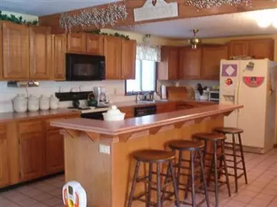 559 Skunknet Rd, Centerville, MA 02632 photo 4