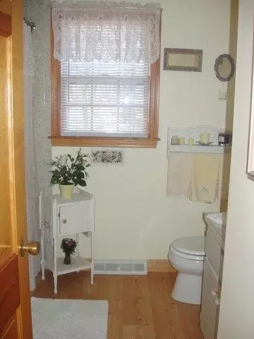 778 Putnam Ave, Cotuit, MA 02635 photo 11