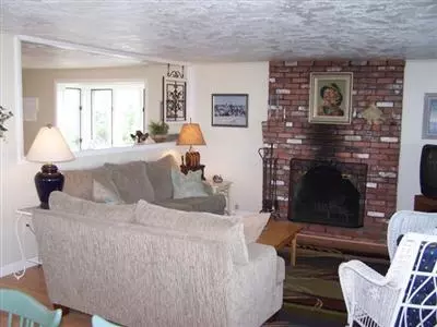 93 Phillips Rd, Sagamore Beach, MA 02562 photo 4