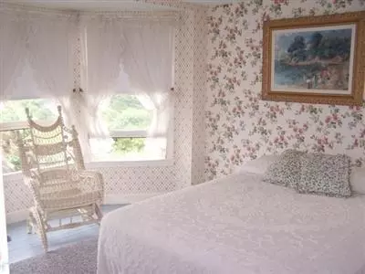93 Phillips Rd, Sagamore Beach, MA 02562 photo 9