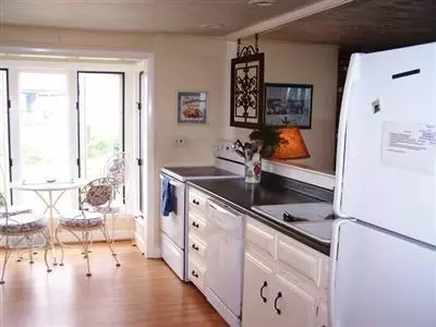 93 Phillips Rd, Sagamore Beach, MA 02562 photo 5