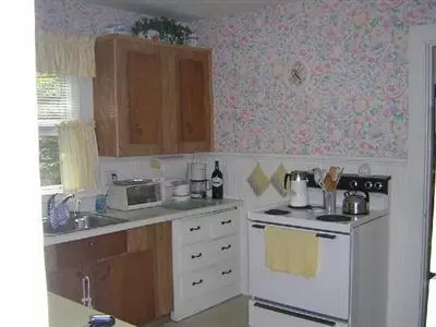 22 Seabrook Rd, Hyannis, MA 02601 photo 5