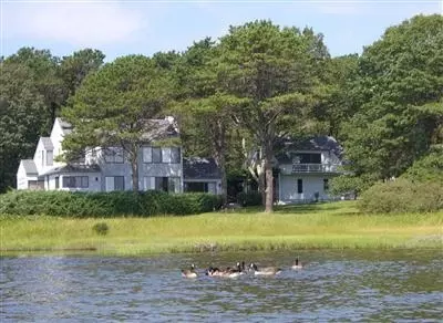 25 Sengekontacket Rd, Oak Bluffs, MA 02557 photo 1
