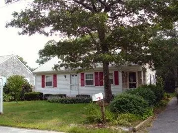 112 Connemara Cir, Hyannis, MA 02601 photo 1