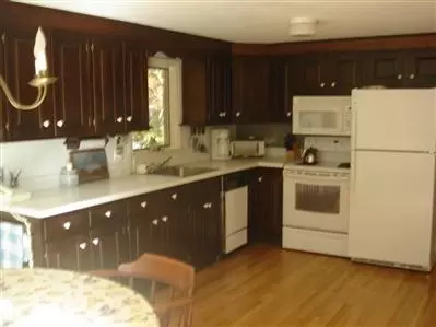 9 Tracy Ln, Mashpee, MA 02649 photo 3