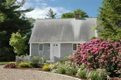 45 Oak St, Cotuit, MA 02635 photo 2