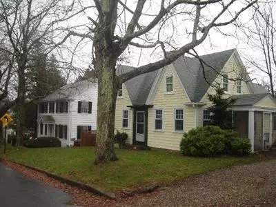 25 Harvard St, Hyannis, MA 02601 photo 2