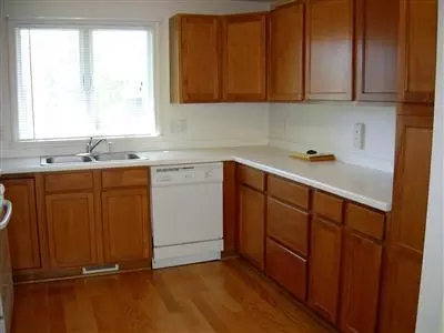 16 Windward St, Mashpee, MA 02649 photo 4