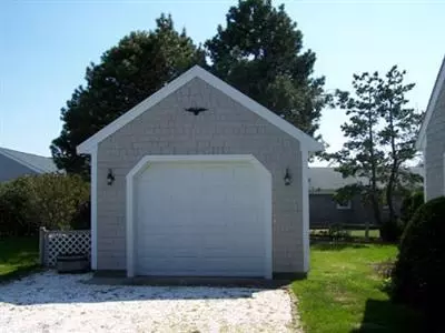 75 Clover Ln, Mashpee, MA 02649 photo 3