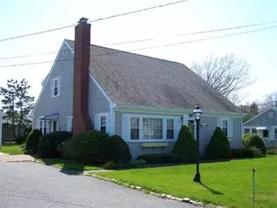 75 Clover Ln, Mashpee, MA 02649 photo 1