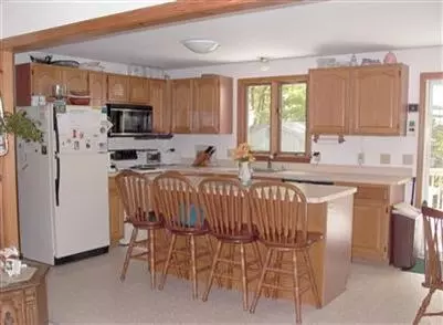 8 Gunters Ln, Mashpee, MA 02649 photo 3