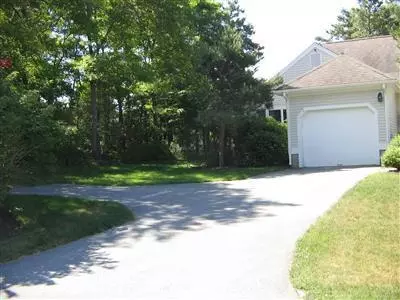 21 Pine Hill Blvd, Mashpee, MA 02649 photo 2