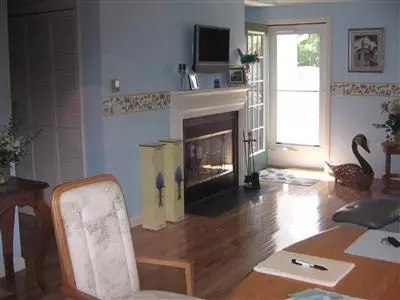 27 Windward St, Mashpee, MA 02649 photo 2
