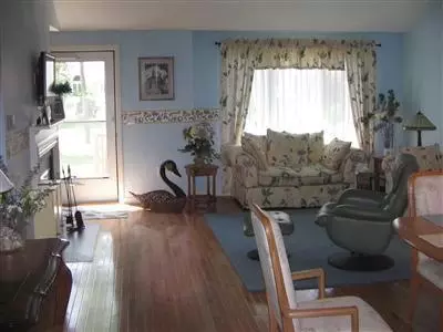 27 Windward St, Mashpee, MA 02649 photo 3