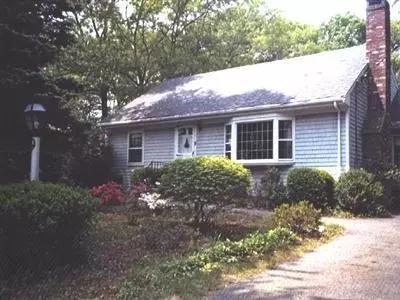 9 Mohawk Rd, Mashpee, MA 02649 photo 1