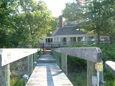 9 Compass Cir, Mashpee, MA 02649 photo 2