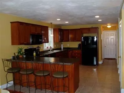 2 Griffin Way, West Wareham, MA 02576 photo 2