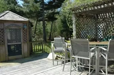 67 Oak St, Cotuit, MA 02635 photo 5