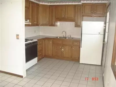 148 Walnut St, Hyannis, MA 02601 photo 3