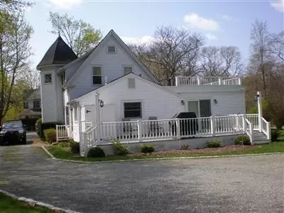 70 School St, Cotuit, MA 02635 photo 2