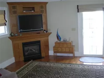 70 School St, Cotuit, MA 02635 photo 4