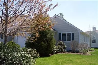 25 Windward St, Mashpee, MA 02649 photo 4