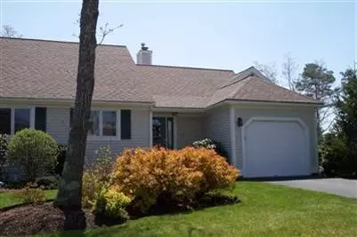 25 Windward St, Mashpee, MA 02649 photo 1
