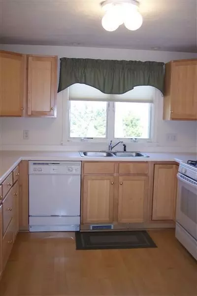 25 Windward St, Mashpee, MA 02649 photo 5