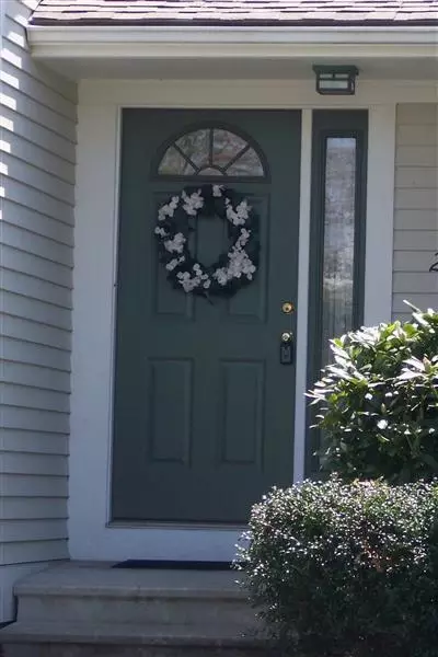 25 Windward St, Mashpee, MA 02649 photo 2