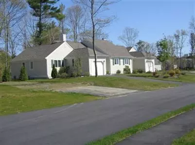 31 Pebble Beach Ave, Mashpee, MA 02649 photo 2
