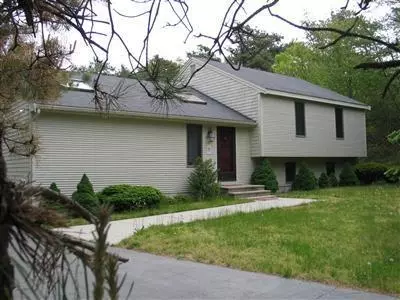 19 Sandy Ln, Bourne, MA 02532 photo 1