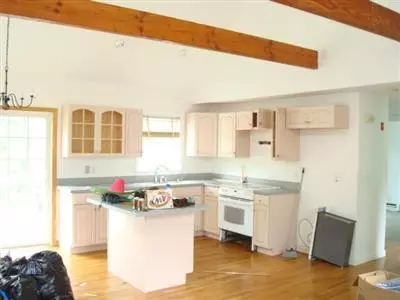 8 Deborah Bottle Rd, Mashpee, MA 02649 photo 2