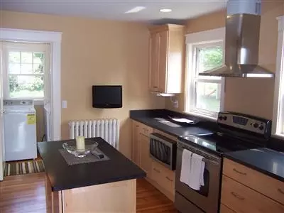 60 Stevens St, Hyannis, MA 02601 photo 4