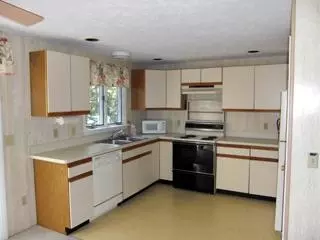 314 Monomoscoy Rd, Mashpee, MA 02649 photo 9