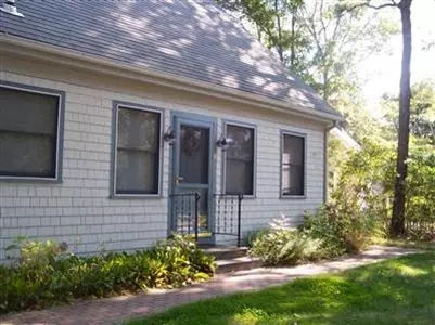 8 Pondview Rd, Mashpee, MA 02649 photo 2