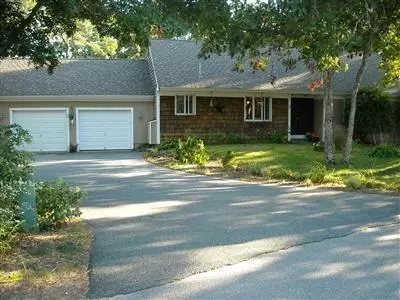 9 Truro Rd, Mashpee, MA 02649 photo 2