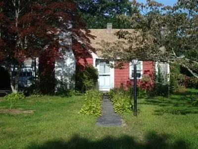 24 Brookshire Rd, Hyannis, MA 02601 photo 1