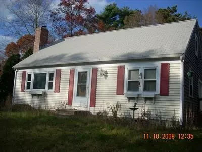 8 Hemlock Dr, Mashpee, MA 02649 photo 1