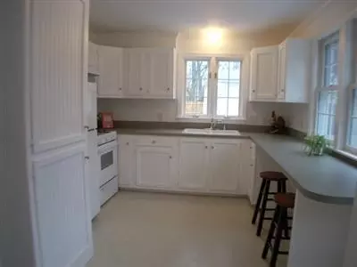 33 Pilgrim Ln, Hyannis, MA 02601 photo 3