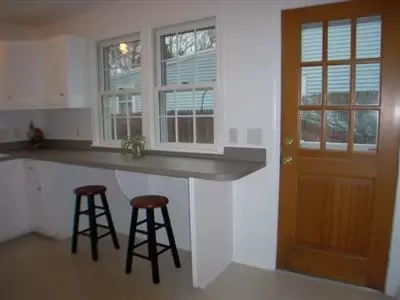33 Pilgrim Ln, Hyannis, MA 02601 photo 4