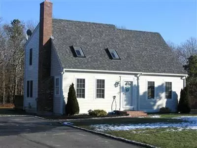 8 Redberry Ln, Marstons Mills, MA 02648 photo 2