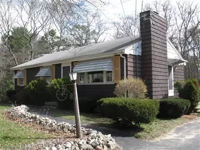 8 Cliff Rd, Bourne, MA 02532 photo 1