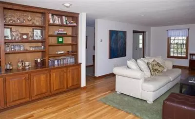 142 Ralyn Rd, Cotuit, MA 02635 photo 6