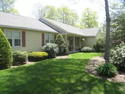 62 Seabury Ln, Centerville, MA 02632 photo 1