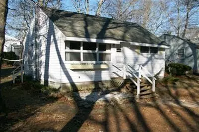 5 Pocahontas Rd, Pocasset, MA 02559 photo 1