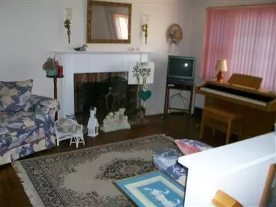 27 Pinehurst Dr, Bourne, MA 02532 photo 3