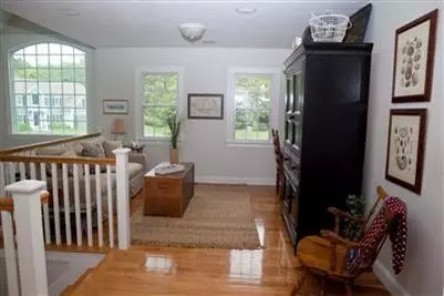 39 Melissa Ln, Cotuit, MA 02635 photo 9