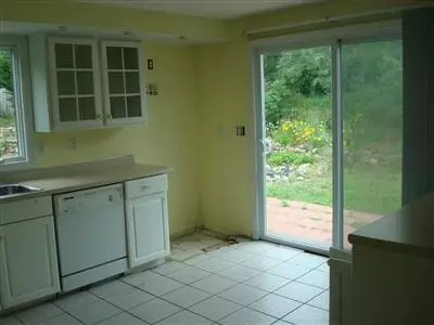 42 Pond View Dr, Mashpee, MA 02649 photo 3